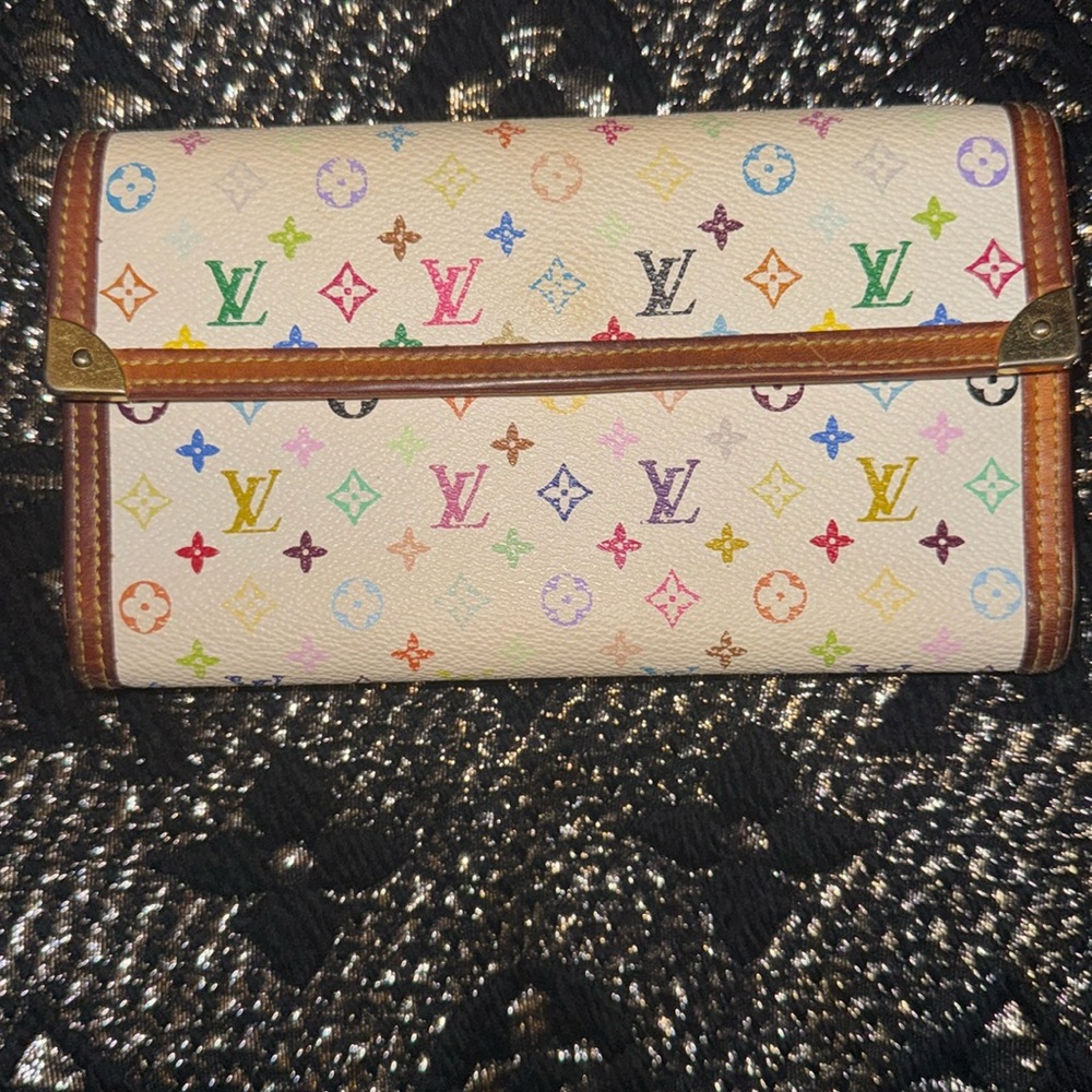 Women’s or Men’s Louis Vuitton MURAKAMI monogram Porte Trevor Wallet! Preloved❤️ - Picture 3 of 17